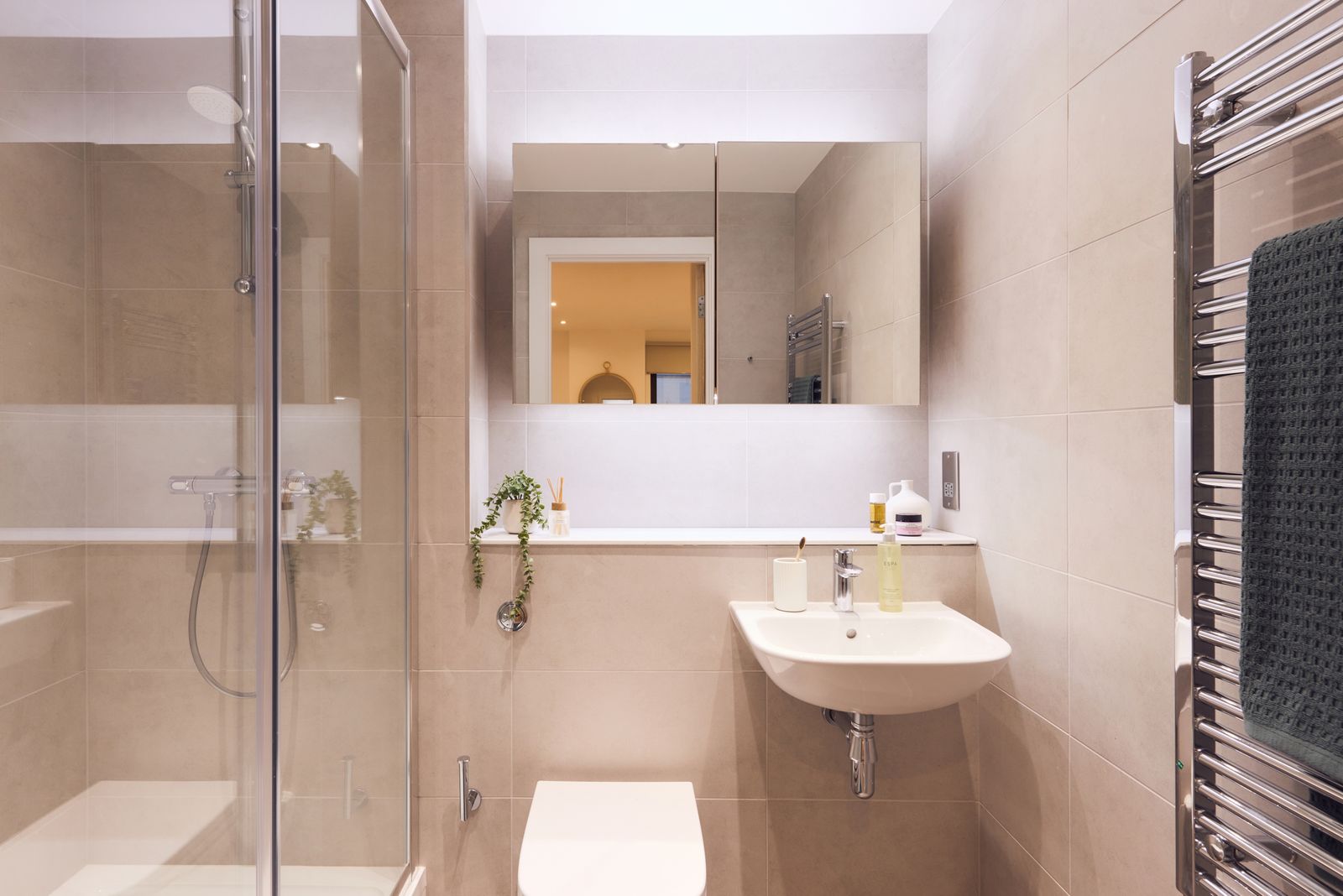Signal_Box_Yard_ensuite_rental