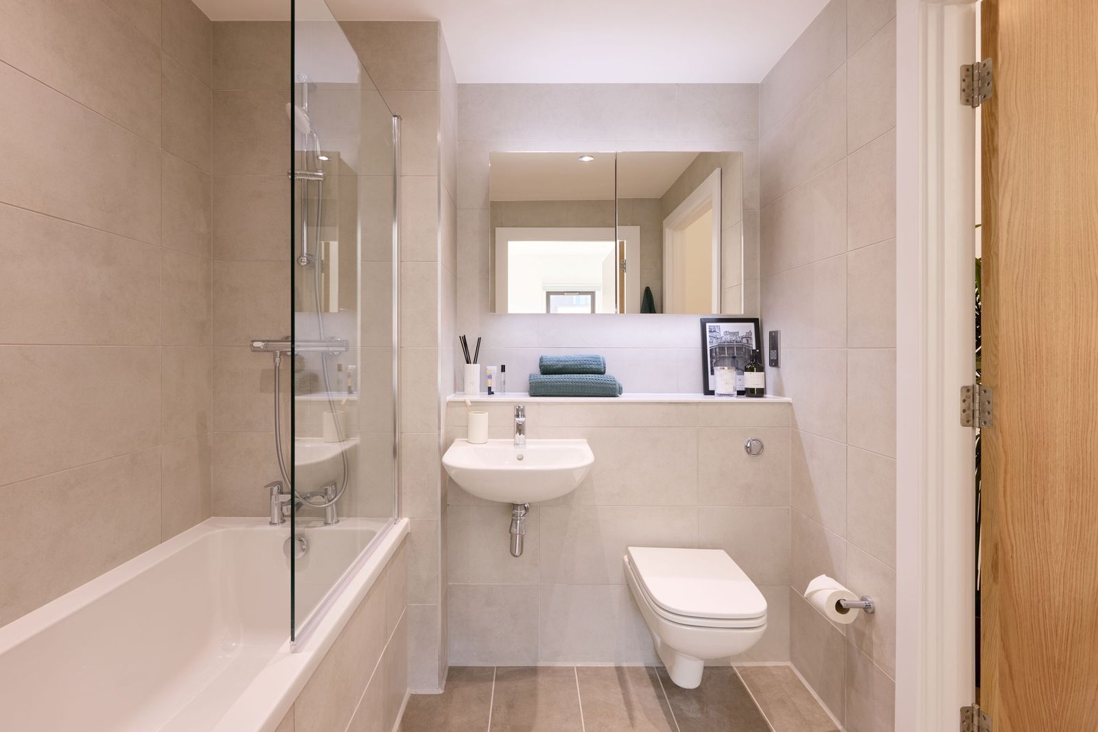 Signal Box Yard One Bedroom Apartment Bathroom